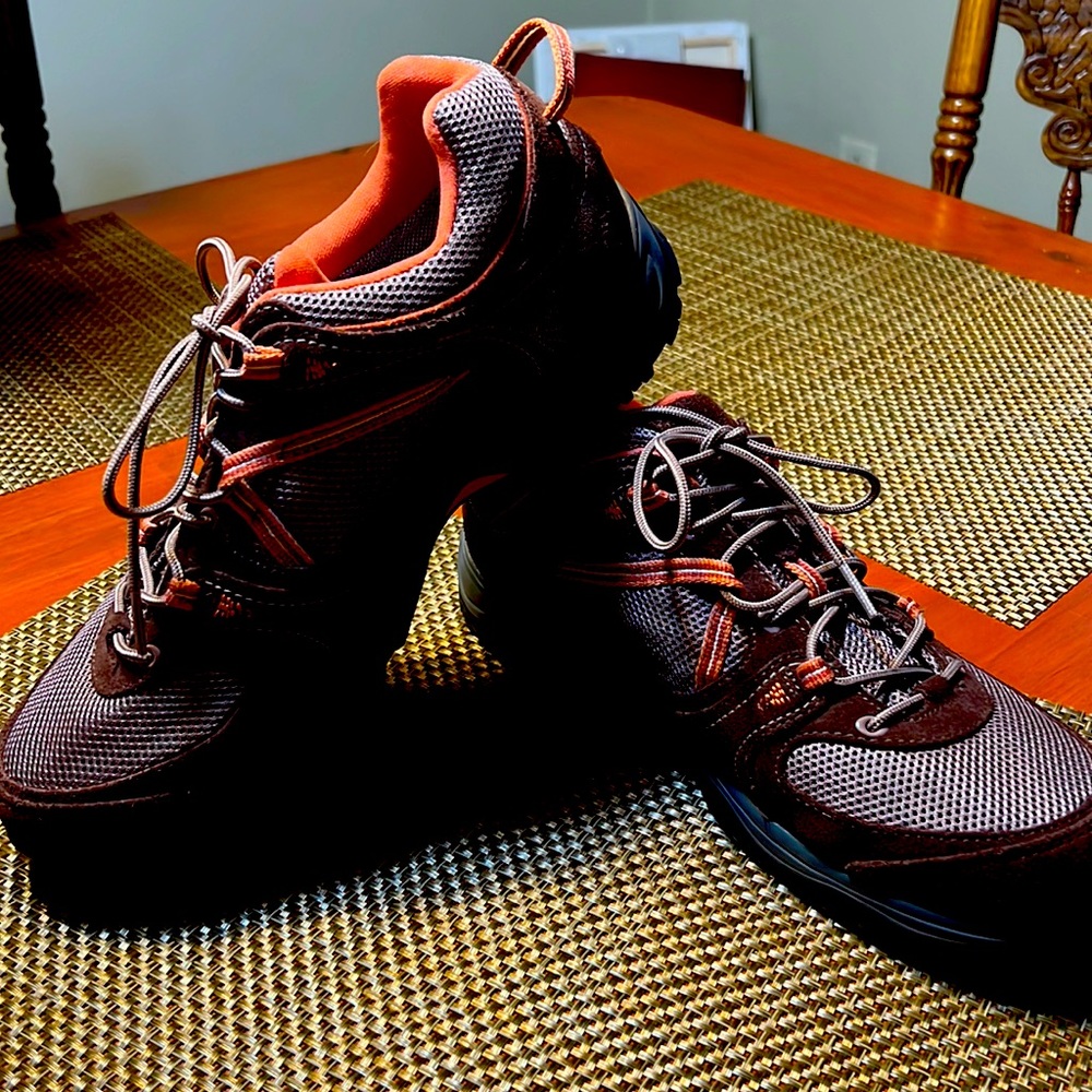 Garmont hiker Sneaker NWOT